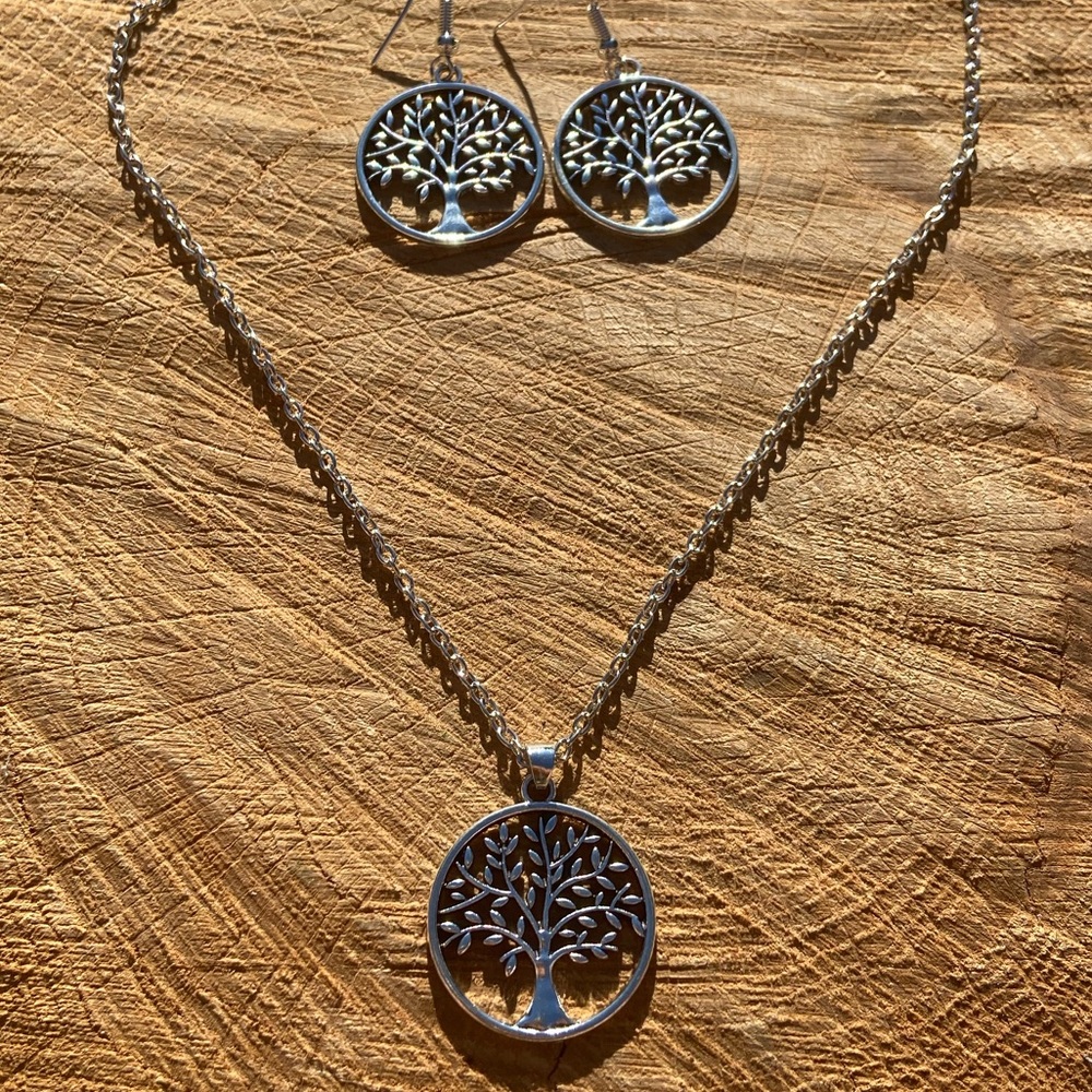 Necklace and Earring set